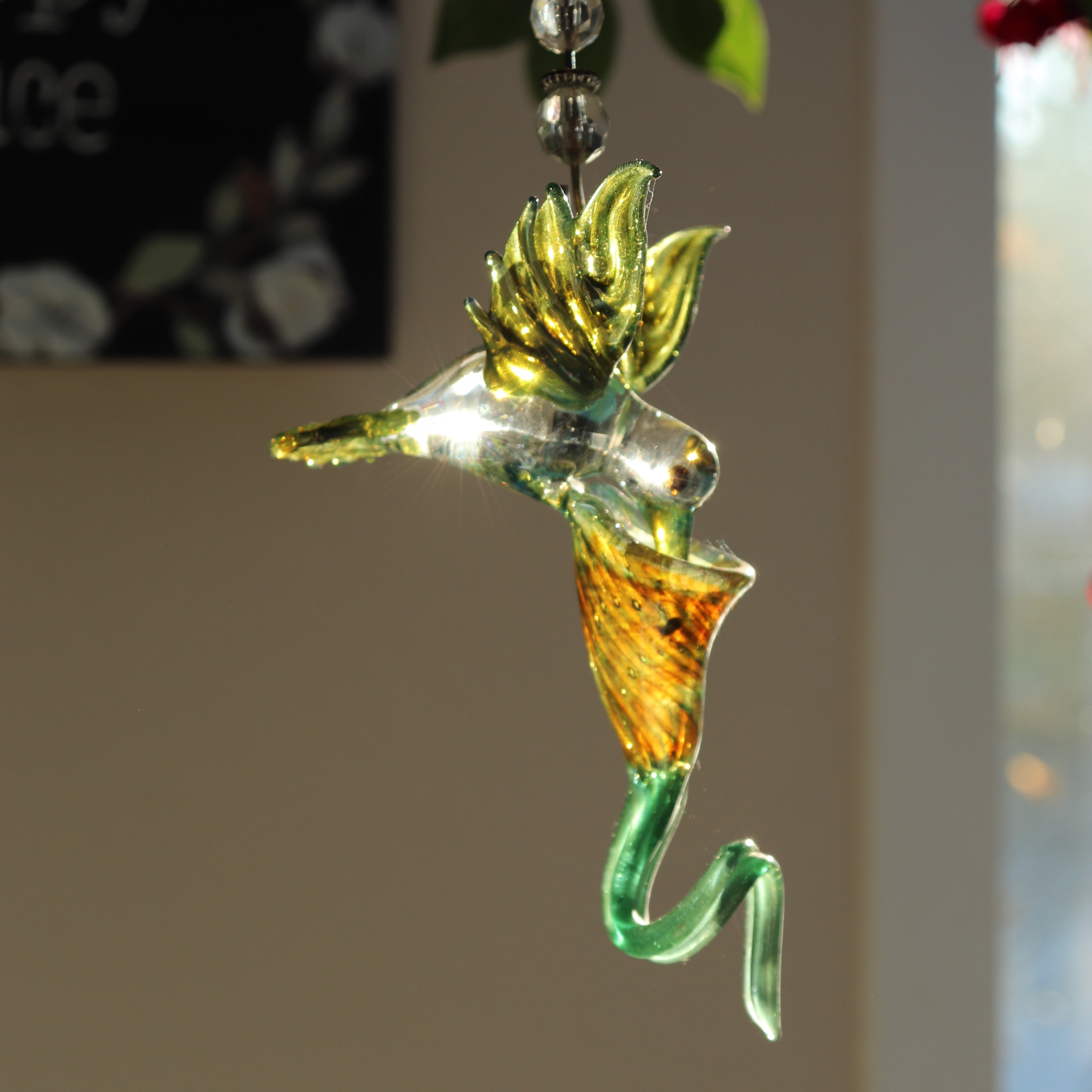 Hummingbird and Flower Sun-Catcher Ornament Hummingbird Decorations Suncatcher for Window Hanging Glass Figurine Bird